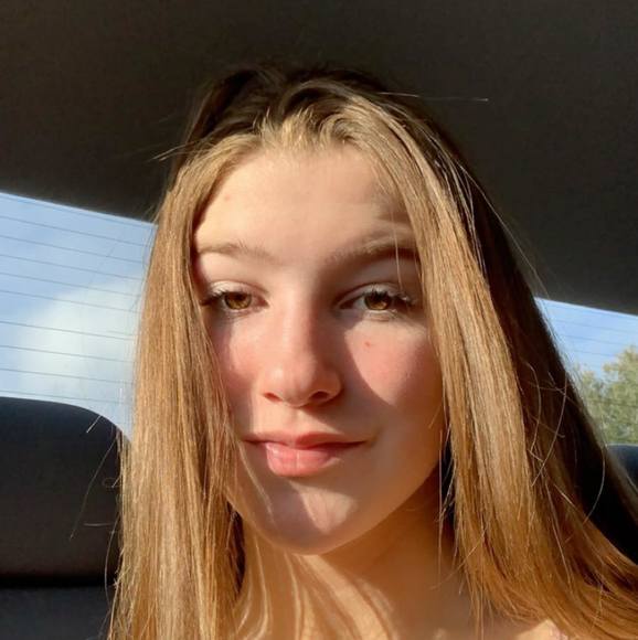 Meet your Posher, Brooke - Picture 1 of 1